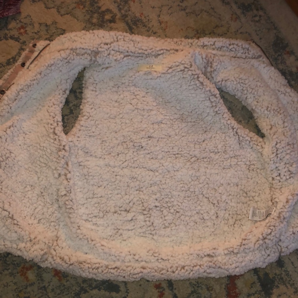 Fluffy Vest - Picture 3 of 4